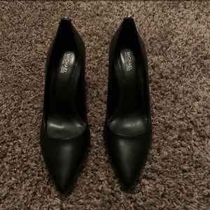 Michael kors pumps